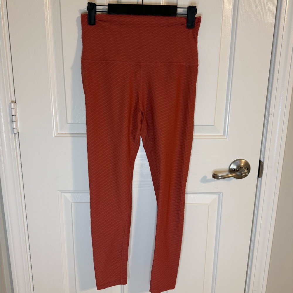Textured High-Waisted Paragon Leggings (Guava)
